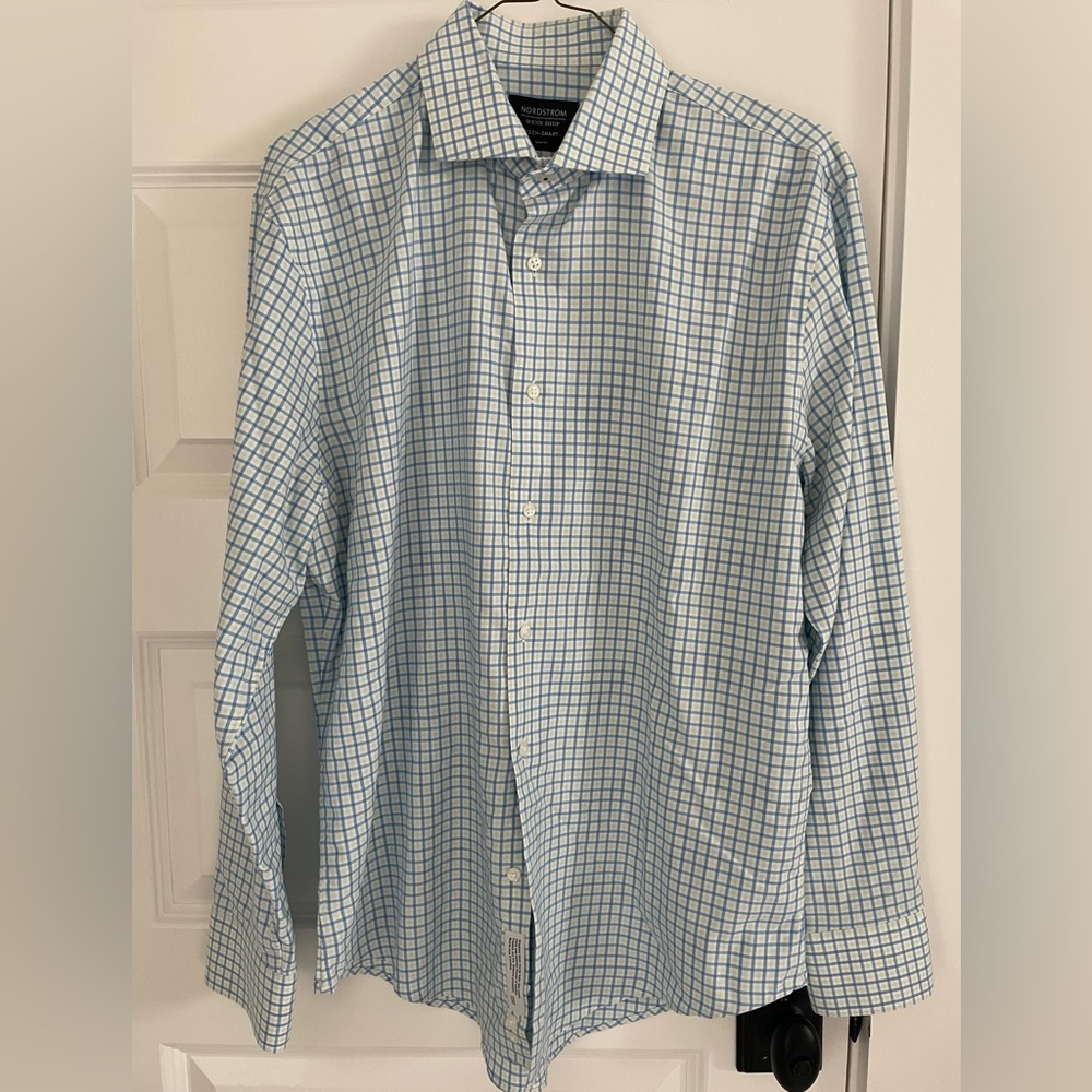 Nordstrom Men’s Tech-Smart Trim Fit Button Down - size 15 1/2 / 32-33 -like new!